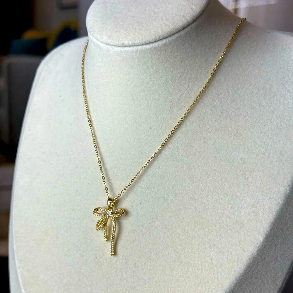18kt Gold Plated Dainty Layering Bow Detail Necklace - Picture 3 of 4